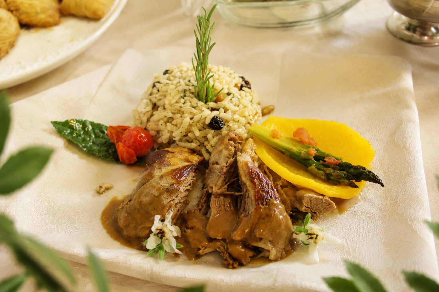 Etli pilav ve mevsim garnitürleri